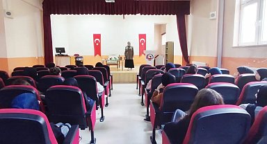 Bayburt'ta gençlere aile ahlakı anlatıldı
