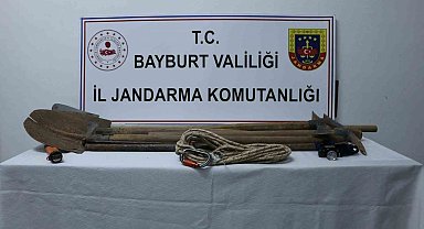 Bayburt'ta izinsiz kazı yapan 6 şüpheli suçüstü yakalandı