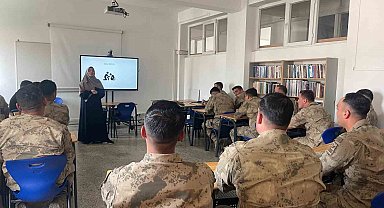 Bayburt'ta jandarma personeline psikolojik ilk yardım anlatıldı