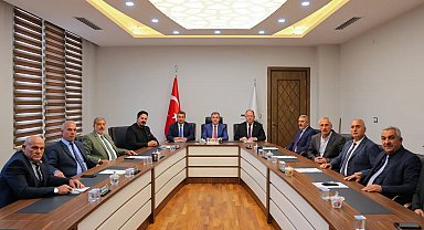 Bayburt'ta kamu yatırımları ve köylerin ihtiyaçları toplantıda görüşüldü