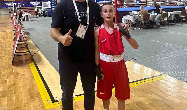 Bayburtlu minik boksör Çetin SEM sporcusu oldu