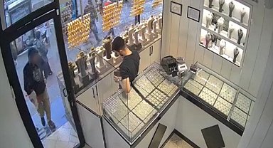 Bayrampaşa'da kuyumcuda bir garip soygun girişimi: Kuyumcuyu soyacaktı, tuzağa düştü, poşete imitasyon altın konuldu