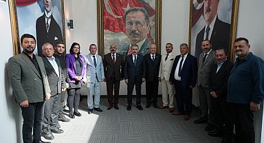 BBP lideri Destici 12 İmamlar Alevi-Bektaşi Öğreti Derneği heyetini kabul etti