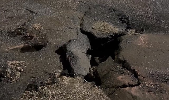 Besni'de şiddetli yağış sonrası yollar çöktü