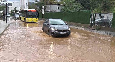 Beykoz'da caddeleri çamurlu su bastı