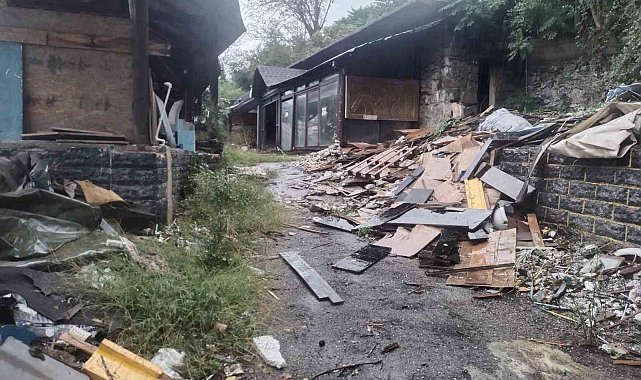 Beykoz'da riskli alan ilan edilen ve boşaltılan dükkanın sahibinden müteahhit firmaya tepki