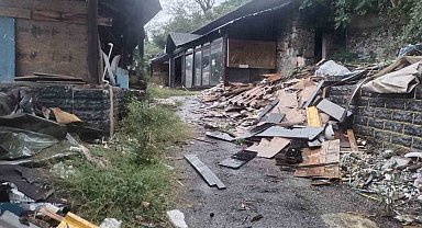 Beykoz'da riskli alan ilan edilen ve boşaltılan dükkanın sahibinden müteahhit firmaya tepki