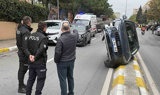 Beylikdüzü'nde kazaya karışan araç yan yattı