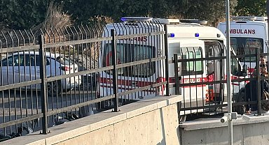 Beylikdüzü'nde lise önünde 2 öğrenciye çarpan araç kaçtı