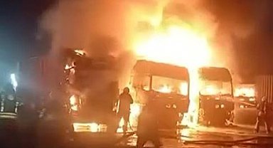 Beylikdüzü'nde tır garajı kundaklandı: 4 araç küle döndü