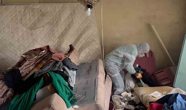 Beyoğlu'nda evden 4 ton çöp çıktı