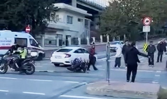 Beyoğlu'nda otomobil motosikletle çarpıştı: 1 yaralı
