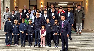 Bilal Erdoğan'dan Nezahat Özdemir İmam Hatip Ortaokulu'na ziyaret