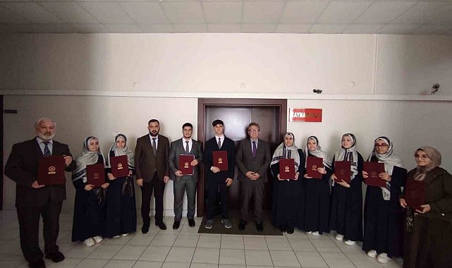 Bilecik'te 10 öğrenci hafızlık eğitimini tamamladı