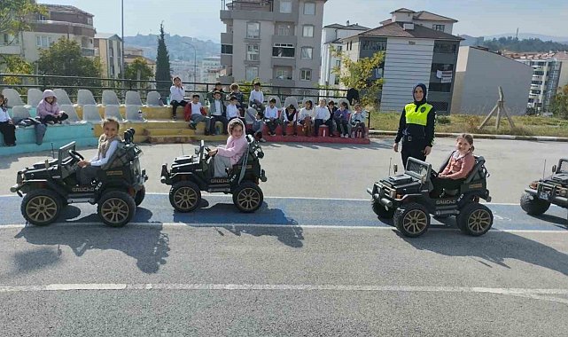 Bilecik'te 23 öğrenciye uygulamalı trafik eğitimi