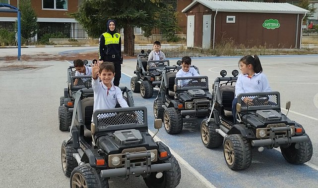 Bilecik'te 35 öğrenciye uygulamalı trafik eğitimi