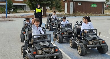 Bilecik'te 35 öğrenciye uygulamalı trafik eğitimi