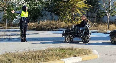 Bilecik'te 35 öğrenciye uygulamalı trafik eğitimi