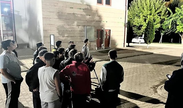 Bilecik'te çocuklar teleskopla gökyüzünü inceledi