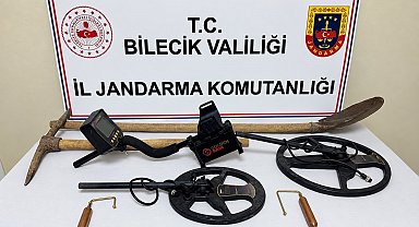 Bilecik'te define arayan 2 kişi suçüstü yakalandı