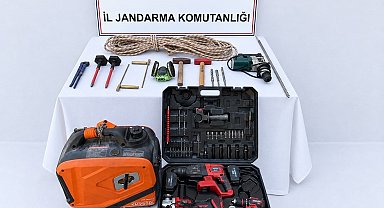 Bilecik'te defıne arayan 5 kişi suçüstü yakalandı