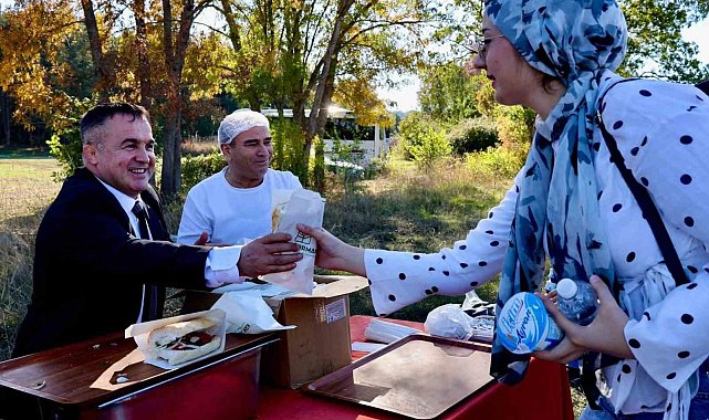 Bilecik'te gençlere köfte molası