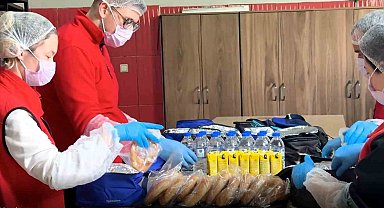 Bilecik'te günde 300 çocuğa beslenme çantası desteği