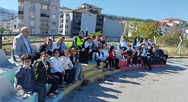 Bilecik'te ilkokul öğrencilerine uygulamalı trafik eğitimi