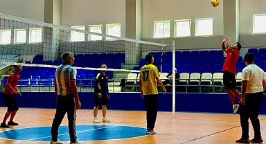 Bilecik'te kurumlar voleybol maçında buluştu