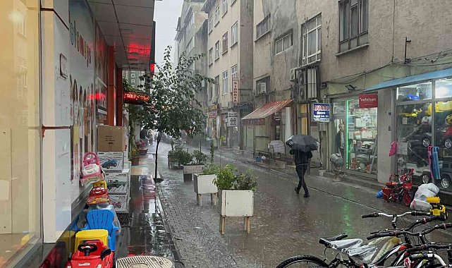 Bingöl'de beklenen sağanak başladı