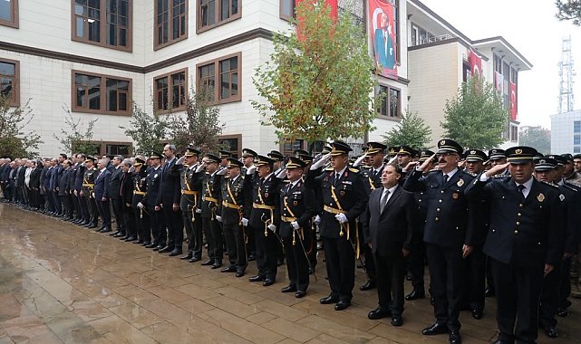 Bingöl'de Cumhuriyet Bayramı kutlamaları çelenk sunumuyla başladı