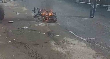 Bingöl'de kaynak yapılırken alev alan motosiklet kullanılamaz hale geldi