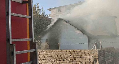Bingöl'de odunluk yangını büyümeden söndürüldü
