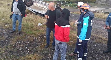 Bingöl'de otomobil takla attı: 2 yaralı