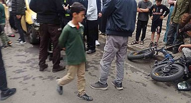 Bingöl'de ticari taksi bisiklete çarptı: 2 yaralı