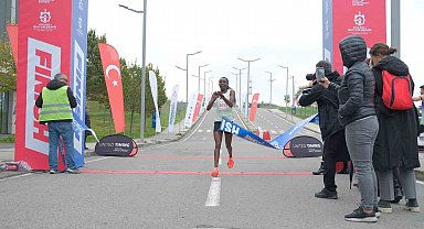 Binlerce kişi Cumhuriyet için Osmangazi Köprüsü'nde koştu