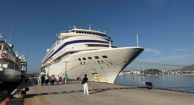 Bodrum'a üç kruvaziyer gemisiyle 650 turist geldi