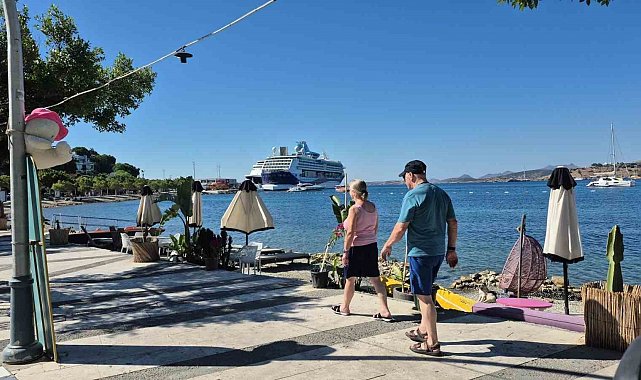 Bodrum'da iki gemiyle 2 bin 888 yolcu geldi