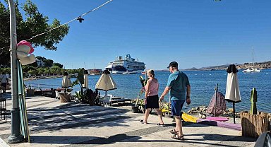 Bodrum'da iki gemiyle 2 bin 888 yolcu geldi