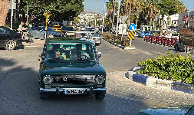 Bodrum'da klasik otomobiller nostalji rüzgarı estirdi