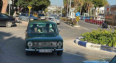 Bodrum'da klasik otomobiller nostalji rüzgarı estirdi