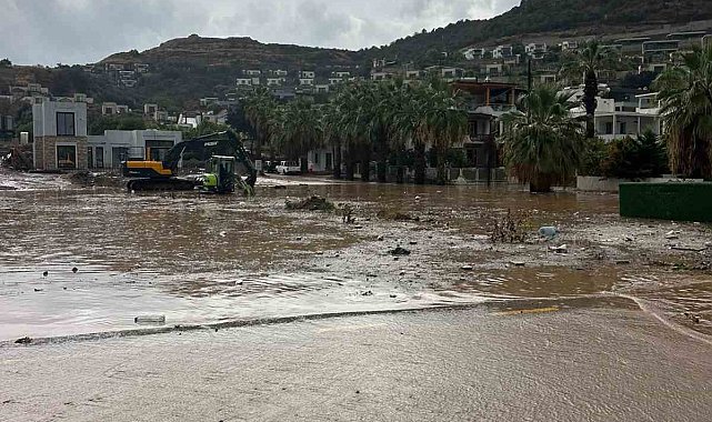 Bodrum'da sağanak yağış etkili oluyor