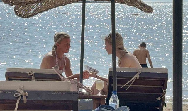 Bodrum'da sıcak havayı gören denize akın etti