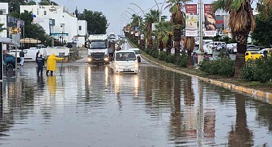 Bodrum'da yol göle döndü
