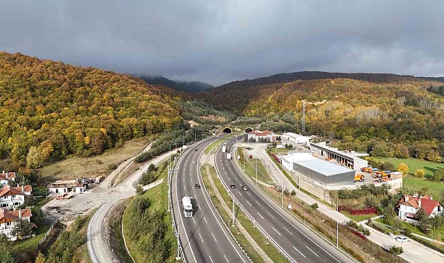 Bolu Dağı Tüneli geçişinde sonbahar güzelliği yaşanıyor