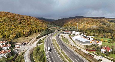Bolu Dağı Tüneli geçişinde sonbahar güzelliği yaşanıyor