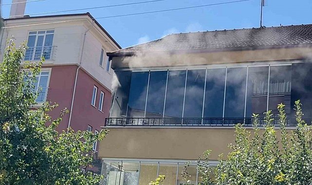 Bolu'da balkon yangını paniğe neden oldu