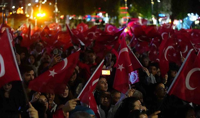 Bolu'da binlerce kişi fener alayında buluştu