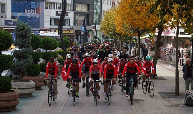 Bolu'da Cumhuriyet'in 103'üncü yılına özel bisiklet turu