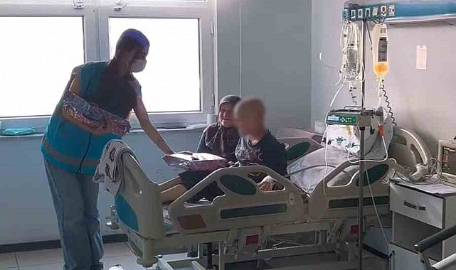 Bolu'da minik hastaların yüzünü güldüren ziyaret